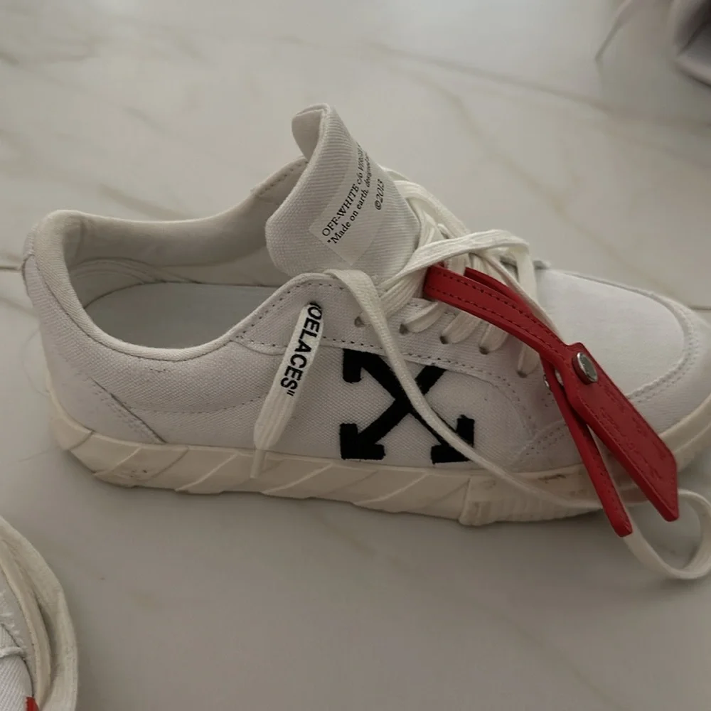 Off white - Picture 4 of 4